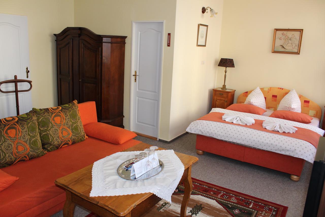Hotel Excellent Kroměříž Esterno foto