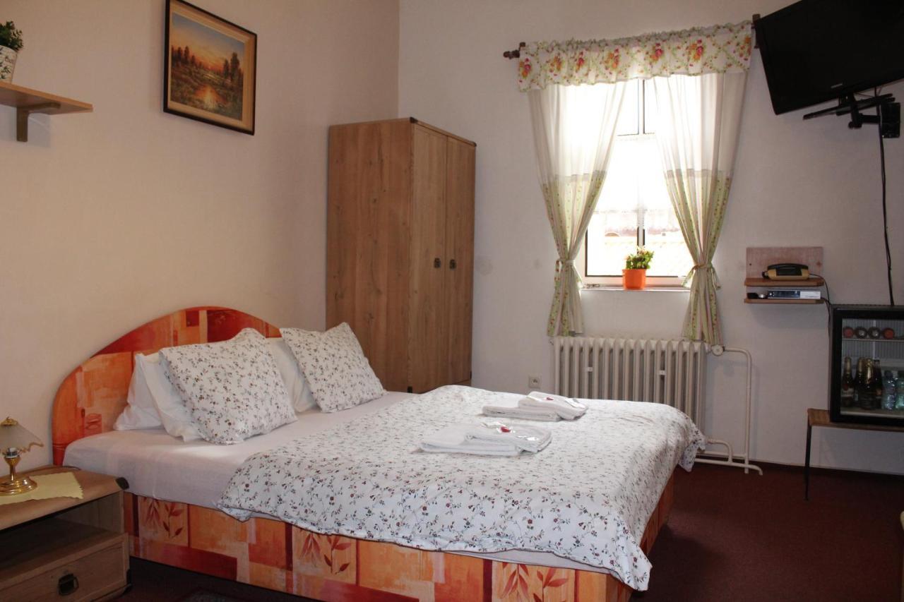 Hotel Excellent Kroměříž Esterno foto