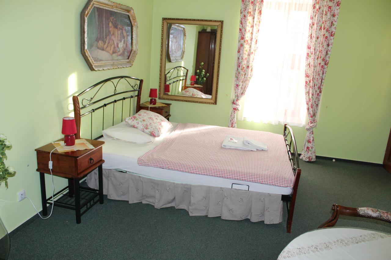 Hotel Excellent Kroměříž Esterno foto