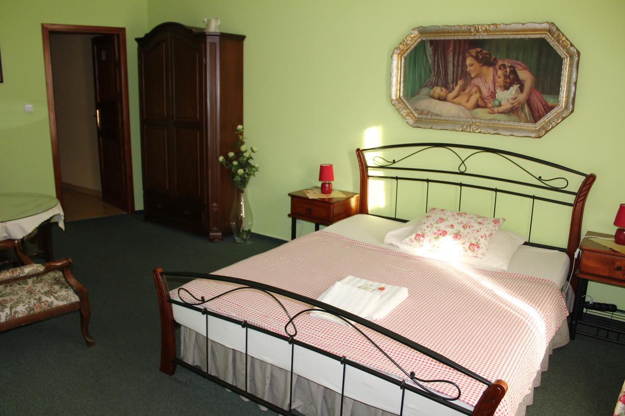 Hotel Excellent Kroměříž Esterno foto